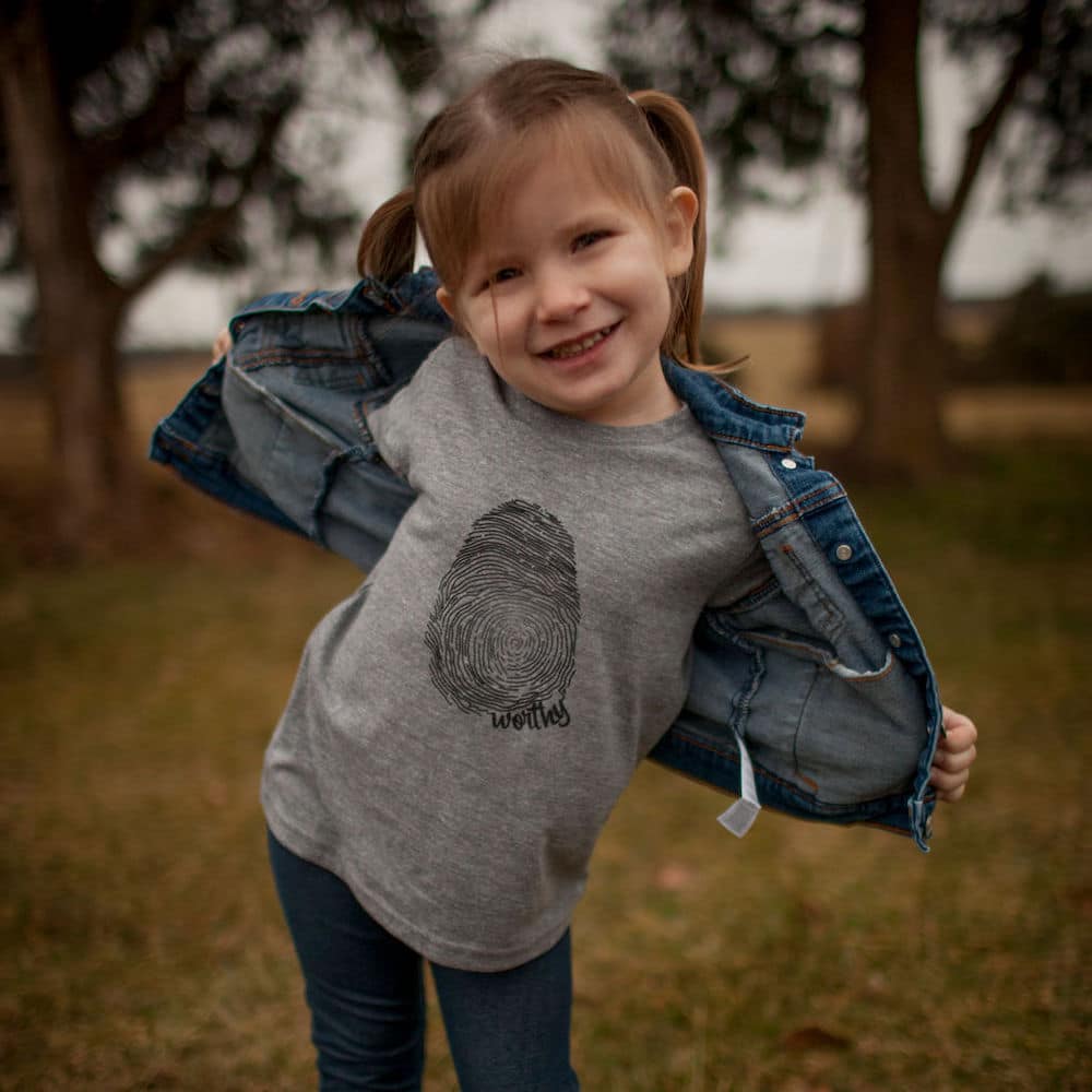 worthy-tee-go-shout-love-kids